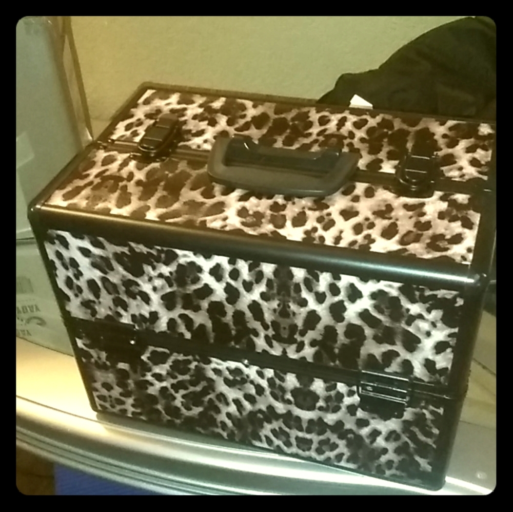Large- leopard make-up carry case